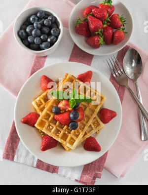 Belgische Waffeln Gaufres Bruxelloises. Belgien-Essen Stockfoto