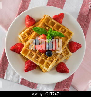 Belgische Waffeln Gaufres Bruxelloises. Belgien-Essen Stockfoto