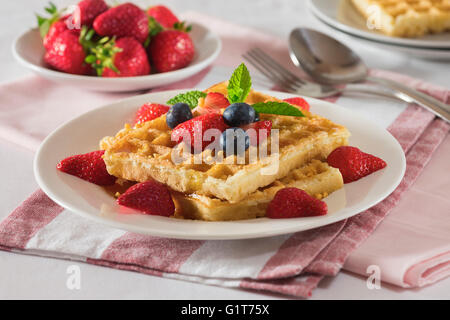 Belgische Waffeln Gaufres Bruxelloises. Belgien-Essen Stockfoto