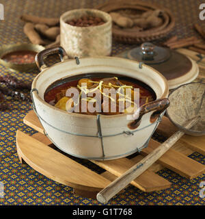 Gaeng hängen legen. Nördlichen Thai Schweinefleisch Curry. Thailand Essen Stockfoto