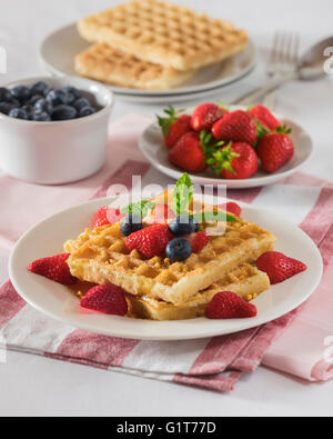 Belgische Waffeln Gaufres Bruxelloises. Belgien-Essen Stockfoto