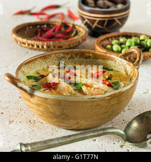 Tom Kha Gai. Thailändische Kokos-Huhn-Suppe. Thailand Essen Stockfoto