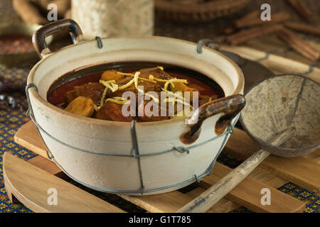 Gaeng hängen legen. Nördlichen Thai Schweinefleisch Curry. Thailand Essen Stockfoto