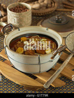 Gaeng hängen legen. Nördlichen Thai Schweinefleisch Curry. Thailand Essen Stockfoto