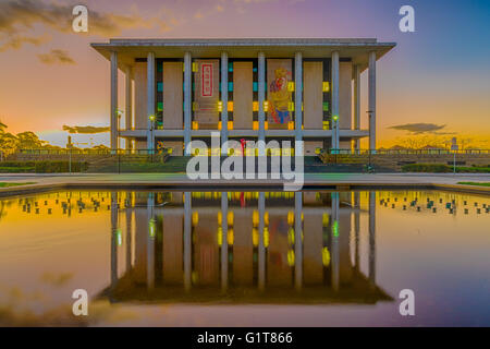 National Library of Australia in der Abenddämmerung Stockfoto