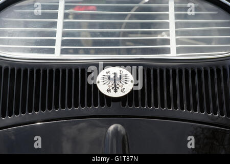 ADAC Eagle Abzeichen Deutschland auf der Rückseite des Autos VW Käfer 1954 Stockfoto