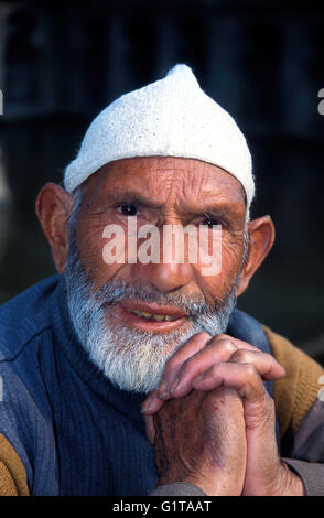 Kashmiri Greis, Gärtner von Shalimar Garten, Srinagar, Kaschmir, Indien Stockfoto