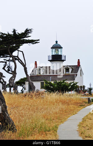 Kalifornien, Monterey: der Fußweg zum Point Pinos Leuchtturm, im Jahr 1855 beleuchtete Schiffe an der pazifischen Küste von Kalifornien zu führen Stockfoto