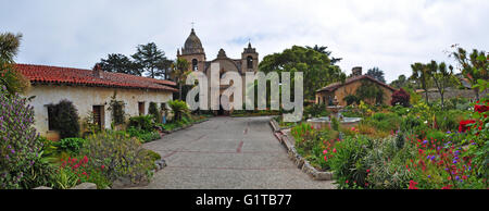 Der Karmel am Meer, Kalifornien: Blick auf die Mission San Carlos Borromeo, eine römisch-katholische Mission Church in 1771 von Franziskaner Missionare gebaut Stockfoto