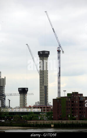 Krane umgeben die Botschaft Gärten Entwicklung in Süd-west London, Großbritannien 17. Mai 2016. Copyright Foto John Voos Stockfoto