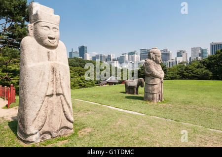 Statue am Grab von König Sejong der große, Königliche Gräber der Joseon-Dynastie, 1392-1910, Gangdong Park, Seoul, Südkorea; Stockfoto