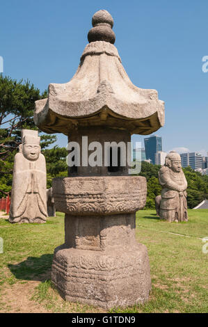 Statuen am Grab von König Sejong der große, Königliche Gräber der Joseon-Dynastie, 1392-1910, Gangdong Park, Seoul, Südkorea; Stockfoto