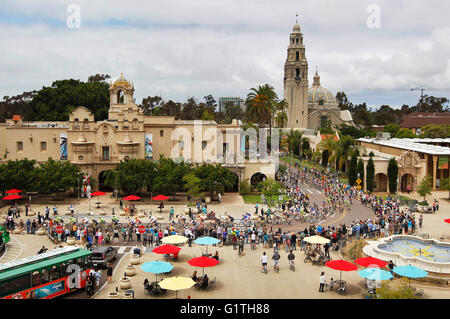 San Diego, CA, USA. 15. Mai 2016. SAN DIEGO, CA - 15. MAI 2016 - | Die erste Etappe der Amgen Tour of California durchläuft Balboa Park in San Diego am Sonntag. © K.c. Alfred/San Diego Union-Tribune/ZUMA Draht/Alamy Live-Nachrichten Stockfoto