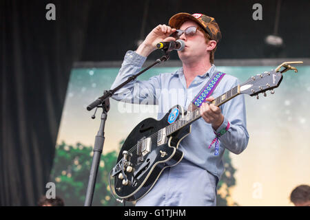 Okeechobee, Florida, USA. 5. März 2016. Musiker SCOTT MCMICKEN von Dr. Dog tritt beim Musikfestival in Okeechobee, Florida Okeechobee © Daniel DeSlover/ZUMA Draht/Alamy Live News Stockfoto