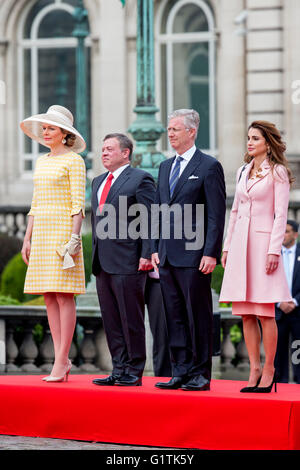 Brussel, 18.05.2016 Königin Mathilde, Majestät König Abdullah II., König Filip und Königin Rania Welcome Zeremonie am Paleizenplein in Brussel Staatsbesuch von König Abdullah II. HM und HM Königin Rania Al-Abdullah von Jordanien Belgien RPE/Albert Nieboer/Niederlande Out - NO-Draht-Dienst- Stockfoto