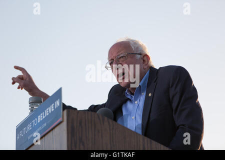 Vallejo, Kalifornien, USA. 18. Mai 2016. Menschen jubeln Bernie Sanders ...