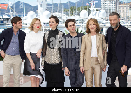 Cannes, Frankreich. 19. Mai 2016. (Von L bis R) Darsteller Gaspard Ulliel, Lea Seydoux, Marion Cotillard, Regisseur Xavier Dolan, Nathalie Baye und Vincent Cassel bei einem Fototermin posieren für der Film "Juste la Fin du Monde" (es ist nur das Ende der Welt), im Wettbewerb auf dem 69. Cannes Film Festival in Cannes, Frankreich, 19, Mai 2016. Bildnachweis: Jin Yu/Xinhua/Alamy Live-Nachrichten Stockfoto