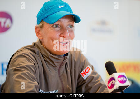 Nürnberg, Deutschland. 19. Mai 2016. Trainer der deutschen Bundesrepublik Tennis, Barbara Rittner, spricht auf einer Pressekonferenz während der WTA-Tennisturnier in Nürnberg, 19. Mai 2016. Foto: DANIEL KARMANN/Dpa/Alamy Live News Stockfoto