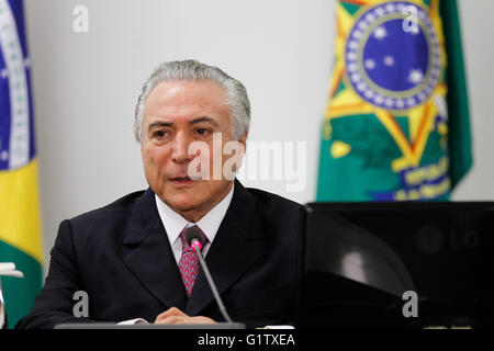 Brasilia, Brasilien. 19. Mai 2016. Foto bereitgestellt von Brasiliens Präsidentschaft zeigt brasilianische Präsident Michel Temer Zwischentreffen mit Frauen von der Abgeordnetenkammer in Brasilia, Hauptstadt von Brasilien, 19. Mai 2016. © Beto Barata/Brazil Präsidentschaft/Xinhua/Alamy Live-Nachrichten Stockfoto