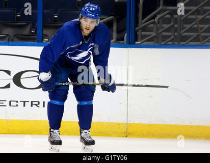 Tampa, Florida, USA. 19. Mai 2016. DIRK SHADD | Zeiten. Tampa Bay Lightning linker Flügel Jonathan Drouin (27) auf dem Eis während des Trainings in der Amalie Arena in Tampa Donnerstagnachmittag (19.05.16) © Dirk Shadd/Tampa Bay Times / ZUMA Draht/Alamy Live News Stockfoto