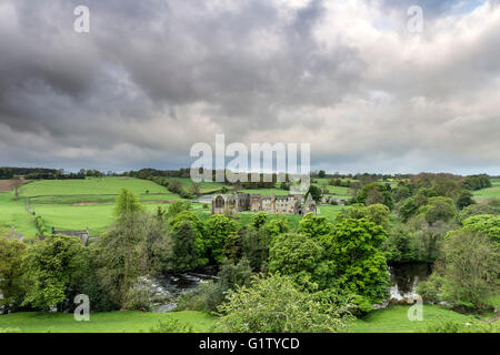 Egglestone Abtei, Barnard Castle, Teesdale, County Durham UK.  Freitag, 20. Mai 2016. Großbritannien Wetter.  Es war ein dumpf und trübe Start in den Tag im Norden Englands, aber sonnig werden voraussichtlich im Laufe des morgens zu entwickeln.  Kräftige Schauer und allgemeinere Regen wird voraussichtlich gegen Einbruch der Dunkelheit ankommen. Bildnachweis: David Forster/Alamy Live-Nachrichten Stockfoto