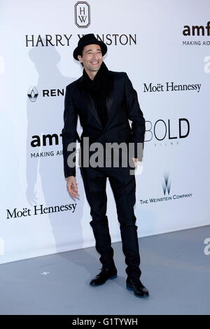 Adrien Brody besucht AmfAR Kino gegen Aids Gala während der 69. Annual Cannes Film Festival im Hotel du Cap-Eden-Roc in Antibes, Frankreich, am 19. Mai 2016. Foto: Hubert Boesl Stockfoto