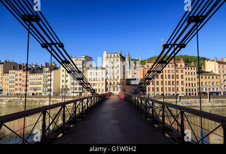 Passerelle Saint-Vincent über die Saône und Vieux Lyon in Lyon Stadt. Stockfoto