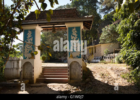 Sri Lanka, Ella, Ravana Ella Temple gateway Stockfoto