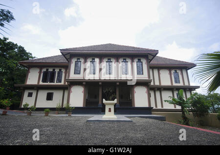 Außenansicht eines alten Hauses (Wada), benannt Dhepewada, Girivan, in der Nähe von Pune, Maharashtra, Indien Stockfoto