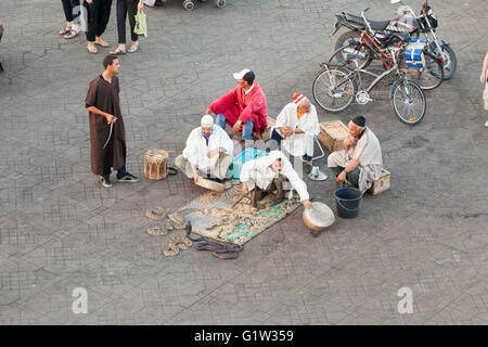 Schlangenbeschwörer auf Djemma al Fna, exotischsten, Marokko Stockfoto