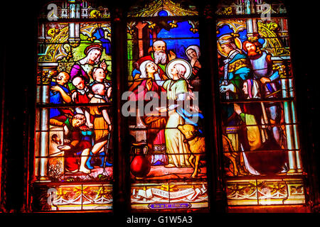 St. Genevieve, Schutzpatronin von Paris, Glasmalerei St. Severin Kirche Paris Frankreich. Stockfoto