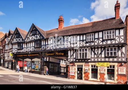 Gerber Weinhändler, einem traditionellen schwarz-weiß Gebäude in Wyle Cop, Shrewsbury, Shropshire, England, UK Stockfoto