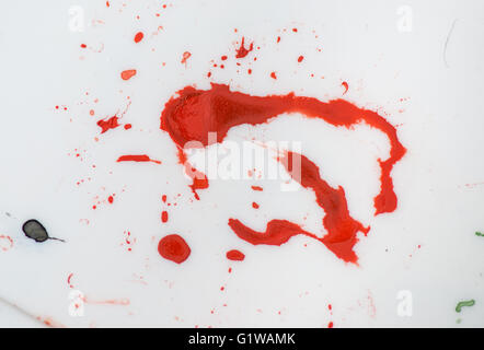 rote Farbe Splash isoliert Grunge Texturen auf weißem Kunststoff. Foto Stockfoto