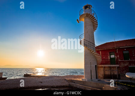 Leuchtturm in Zadar bei Sonnenuntergang, Dalmatien, Kroatien Stockfoto