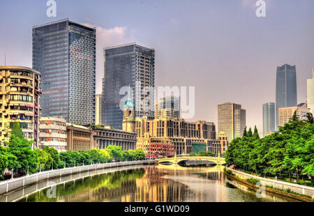 Wolkenkratzer in Shanghai, die bevölkerungsreichste Stadt in China Stockfoto