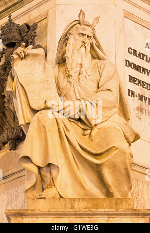 Rom, der Moses-Statue auf der Spalte von der Unbefleckten Empfängnis von Ignazio Jacometti (1819-1883) auf Platz Piazza Mignanelli Stockfoto