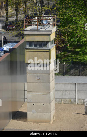 Wachturm, Gedenkstaette Berliner Mauer, Bernauer Straße, Mitte, Berlin, Deutschland Stockfoto