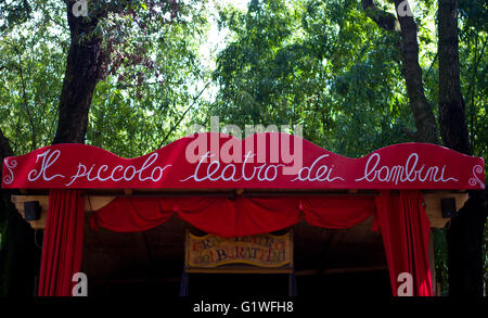 eine kleine Kinder-und Jugendtheater in den Park von Pinocchio, Collodi, Italien Stockfoto