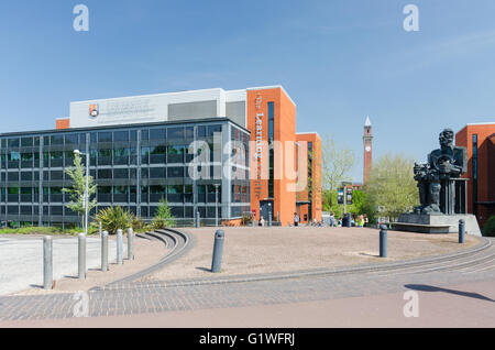 Moderne Gebäude, darunter das Learning Centre auf Campus der University of Birmingham Stockfoto