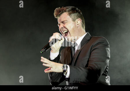 Rick Astley erklingt in der Pavillon-Bournemouth Stockfoto