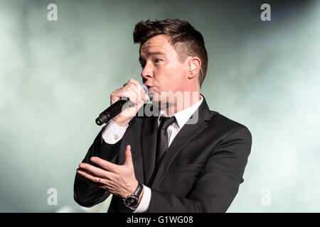 Rick Astley erklingt in der Pavillon-Bournemouth Stockfoto