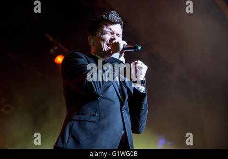 Rick Astley erklingt in der Pavillon-Bournemouth Stockfoto