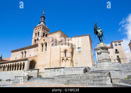 Segovia - Kirche San Martin und Juan Bravo-Denkmal Stockfoto