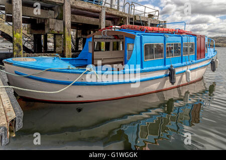 Hafen von Queen II am Bootssteg Garinish Island, berühmt für seine Flora und Fauna, in Glengarriff Port, Co. Cork, Irland. Stockfoto