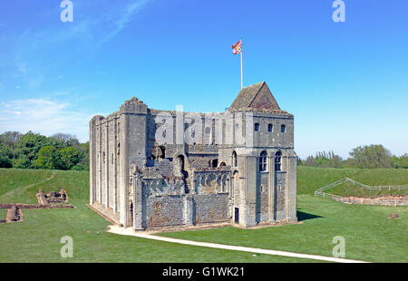 Ein Blick auf die Burg von Castle Rising, Norfolk, England, Vereinigtes Königreich. Stockfoto