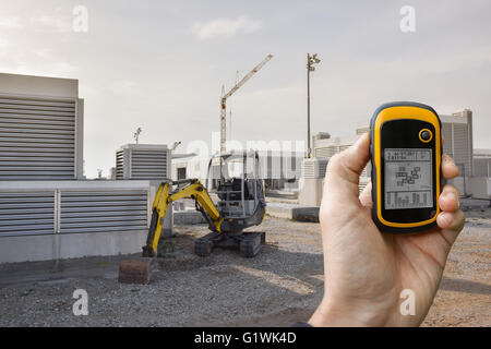 Suche nach der richtigen Position innerhalb einer Baustelle per gps Stockfoto