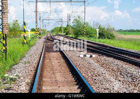 Gleisanlagen mit Eisenbahn-Schalter in ein Ländliches Motiv Stockfoto