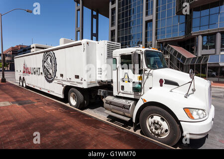 FORT WORTH, USA - 6 APR: Coors light-Bier Lieferwagen in der Stadt Fort Worth. 6. April 2016 in Fort Worth, Texas, USA Stockfoto