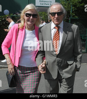 LONDON, UK, 29. Juni 2015: Sir Jackie Stewart OBE und Helen Stewart gesehen bei den Wimbledon Championships 2015 Tag One Stockfoto
