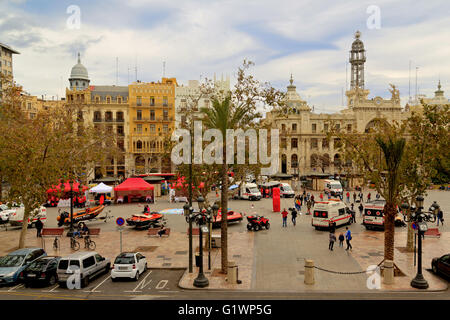 Blick über die Plaza del Ayuntamiento vom Rathaus-Balkon am Rot-Kreuz-Tag in Valencia Stockfoto